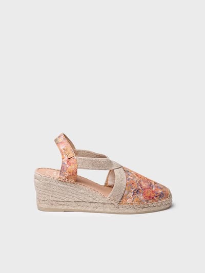 Dames espadrille van bedrukt leer met sleehak en elastische bandjes | TELVA-LL