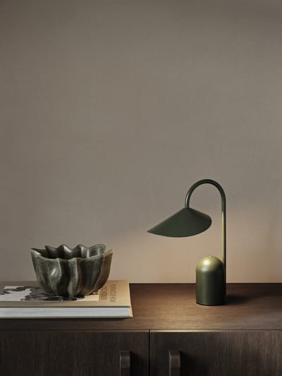 Ferm Living Arum draagbare lamp - grass green