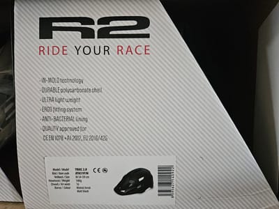 R2 fietshelm Trail 2.0 - full-wrap in-mold technologie - Zwart