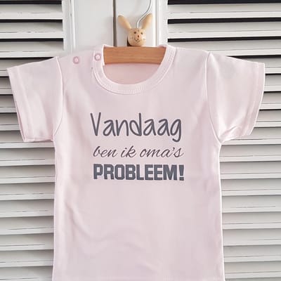 Baby Rompertje met tekst vandaag ben ik oma's probleem | korte mouw roze | 50-56 | oma bekendmaking zwangerschap aanstaande baby meisje