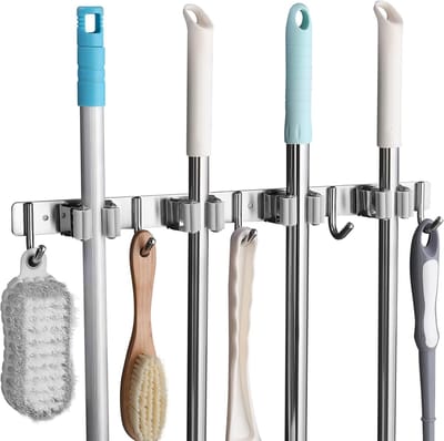 Famanu – Bezemhouder RVS – Wandrail met 4 sleuven en 5 haken, alles-in-één organizer voor stelen en losse items – Voor keuken, badkamer, garage en tuin