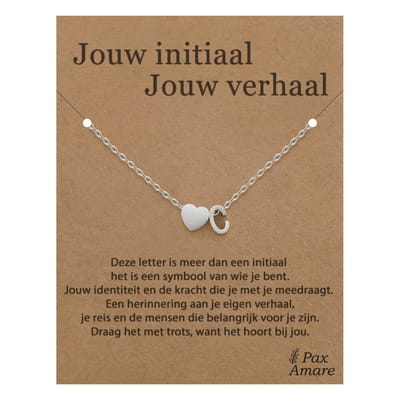 Letter C ketting op Cadeau Kaartje - Jouw initiaal, jouw verhaal - 45cm Zilverkleurig Stainless Steel - Initiaal & Hartje Hanger - Pax Amare