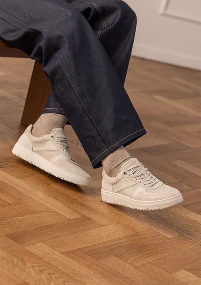 Manfield - Heren - Lichtgrijze suède sneakers met leren details - Maat 40