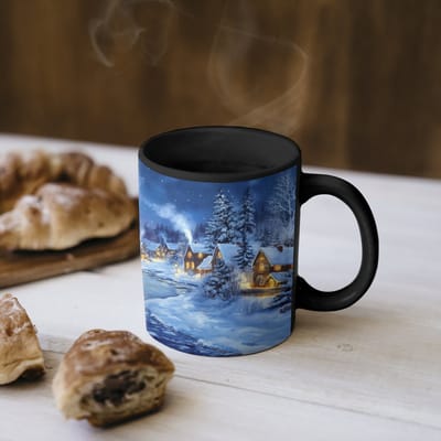 Magische Mok - Foto op Warmte Mokken - Koffiemok - Winteravond - Kerstdorp - Donker - Magic Mok - Beker - 350 ML - Theemok
