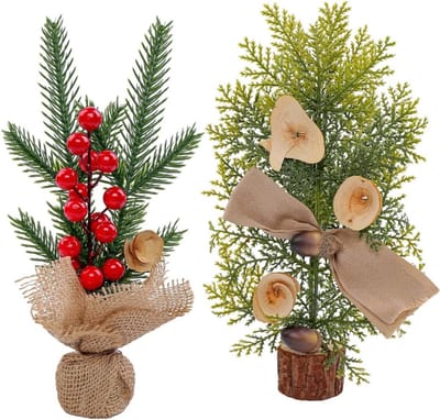 Set van 2 mini kerstbomen met houten basis, kunstmatige tafelversiering met dennennaalden en rode bessen, kleine kerstdecoratie van 25,5 cm voor een feestelijke sfeer