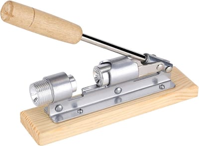 Mechanische walnootkraker met houten basis voor eenvoudig noten openen, ideaal voor pecannoten en andere noten, keukenaccessoire voor elke chef