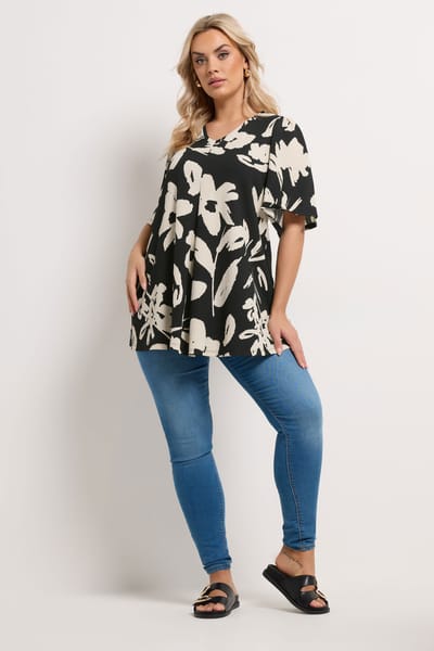 Yours Zwarte Getextureerde Top Met Bloemenprint En Geplooide Voorkant Size 44
