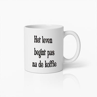 Het Leven Begint Pas Na De Koffie Mok – Grappig Koffieliefhebber Cadeau – Keramische Koffiemok – 330ml