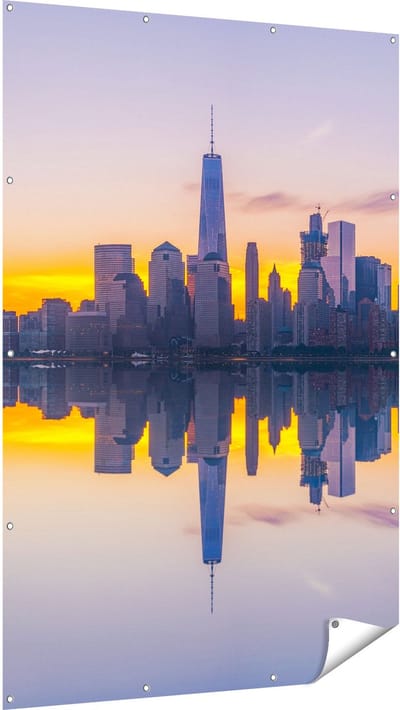 Gards Tuinposter New York Skyline bij Zonsopgang - 120x180 cm - Tuindoek - Tuindecoratie - Wanddecoratie buiten - Tuinschilderij