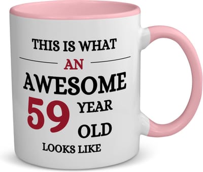 Akyol - awesome 59 year old looks like koffiemok - theemok - roze - Hoera 59 jaar - 59 geworden - verjaardagscadeau - kado - gift - 350 ML inhoud