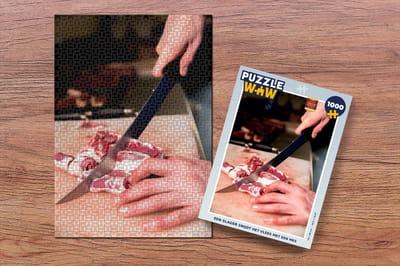 Puzzel Een slager snijdt het vlees met een mes - Legpuzzel - Puzzel 1000 stukjes volwassenen