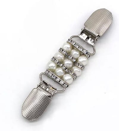 Vestsluiting - Long elegance 9 pearls - vestclip dames -vestsluiting dames - vestclip - vestsluiting vestclip - sjaalspeld - vestspeld - vestklem