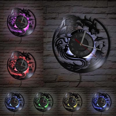 Muurklok van Vinyl met Vliegende Draak in de Lucht en Afstandsbediening LED Verlichting voor Anime Fans en Decoratie