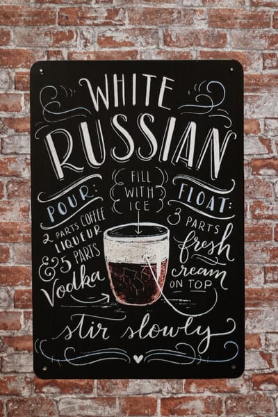 Wandbord - White russian - 20 x 30cm - UV bestendig - Metalen Wandbord - Mancave - Mancave decoratie - Tekst bord - Bar decoratie - metal sign - Cocktails - UV bestendigt - 20 x 30cm - Decoratie - Metalen decoratie - Cave & Garden