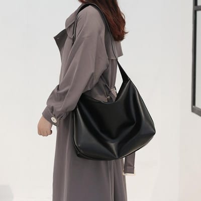Nieuwe Lente- en Zomer Trendy Zwarte Tas voor Dames Grote Capaciteit Crossbody Tas Zachte en Eenvoudige Stijl Schoudertas