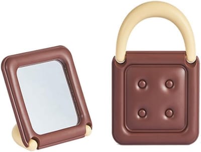 Staande Make-up Spiegel met Opvouwbaar Ontwerp voor Reizen, Draagbaar en Compact in Chocolade Handtasstijl