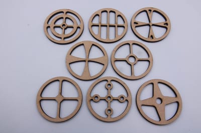 Feisters - 8 stuks - Houten Fantasy Raam 4.5cm – Houten Vormen - Houten Raam Model voor diorama of poppenhuis - Poppenhuis Raam