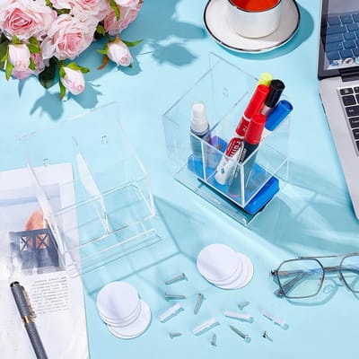 2 stuks Dry Erase Marker Houder, 10,72 x 9,66 x 16,89 cm doorzichtige acryl wandgemonteerde markeerhouder, droog wispen houder met 3M tape voor whiteboard, klaslokaal, muur pen potlood