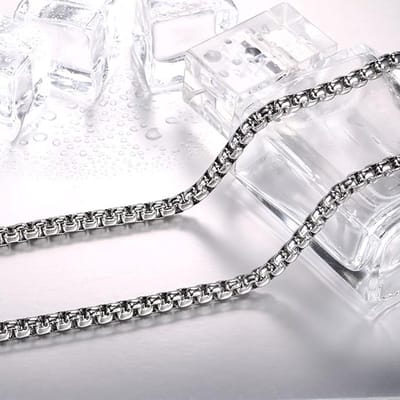 Ketting - RVS - L 70 cm - D 2.5mm - stevig - modern - comfortabel en gemaakt van materiaal dat niet verkleurt en geen allergische reacties veroorzaakt.
