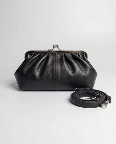 Bag2Bag Leren Elegante Schoudertas met een vintage touch Bulzi - Black