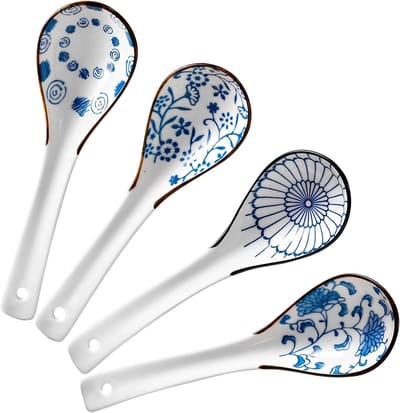 Set van 4 Japanse keramische soeplepels 6,1" x 1,8" in blauw en wit voor ramen en noedelsoep, met bloemenmotief
