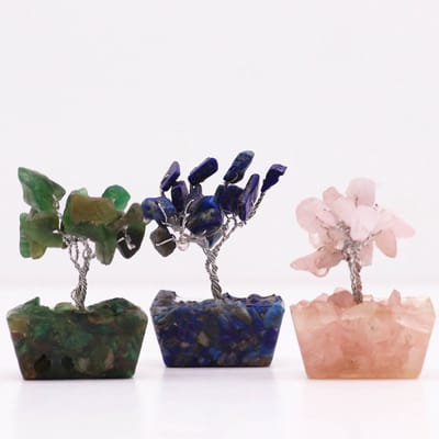 Doos met 12 mini-edelsteenbomen op orgonite-basis - diverse mix (15 stenen)