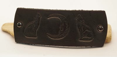 Leren zwart haarclip huilende wolven bij maan - lederen wolven haarclips - haarclip wolven - zwarte lederen haarclips - dames haarclips - leuke haarclips voor dik haar - aparte haarclip voor lang haar - unieke haarclips kort haar - haarclip vol haar