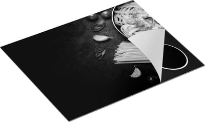 Chefcare Inductie Beschermer Spaghetti met Groentes op een Zwarte Marmeren Plaat - Zwart Wit - 65x50 cm - Afdekplaat Inductie - Kookplaat Beschermer - Inductie Mat