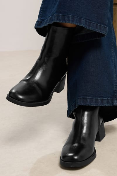 Yours Zwarte Chelsealaarzen Met Vierkante Neus Van Imitatieleer In Extra Brede Eeepasvormsize 37EEE