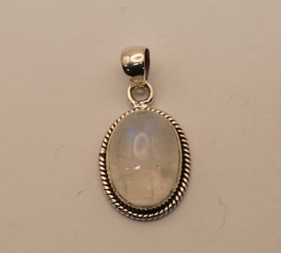 Sterling zilver hanger met ovaal witte maansteen in touwmotief rand - zilveren hanger met ovaal witte steen - vrouwelijke hanger met natuurstenen van 925 zilver