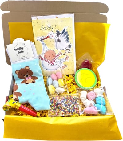 Cadeau box – Baby Geboren - Bevalling - Kindje geboren - Zwanger - Verrassings Pakket - Gift box - Grappig - Cadeau voor vrouw man – kraamcadeau – Sokken - Geschenkdoos –LuckyDay Socks - Maat 37-44