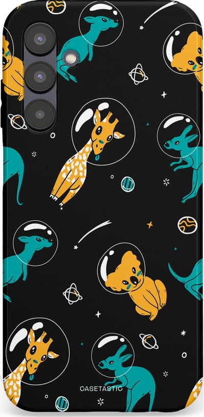 Casetastic Hoesje Geschikt voor Samsung A25 - Stijlvolle Beschermende Duo-layer Case - Donkere Ruimte Safari