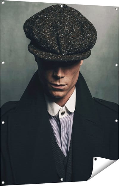 Gards Tuinposter Engelse Gangster met een Pet uit Jaren 1920 - 90x120 cm - Tuindoek - Tuindecoratie - Wanddecoratie buiten - Tuinschilderij