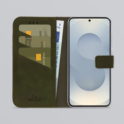 My Style Telefoonhoesje geschikt voor Samsung Galaxy S25 Hoesje | My Style Flex Wallet Bookcase Portemonnee | Pasjeshouder voor 3 Pasjes | Telefoonhoesje voor Pinpas / OV Kaart / Rijbewijs - Forest Green | Groen