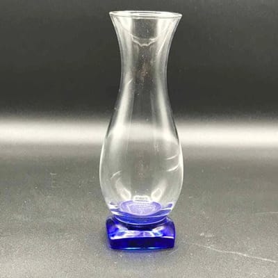 Bormioli Rocco vaasje 17,5 cm hoogte glas met blauwe voet