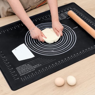 Siliconen Bakmat 70 x 50 cm met Rand, Antiaanbak Rolmat voor Deeg, Meetmarkeringen en Antislip Functie, Ideaal voor Bakken en Koken, Zwart