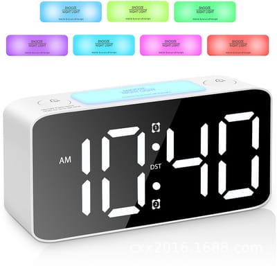 VHV - Wekker - Digitale wekker - Wekker kind - Digitale klok - Wekker voor volwassenen - Met 7-kleurig nachtlampje - Instelbaar volume - Dimmer - USB-oplader - Kleine klok voor de slaapkamer - Geschikt om kinderen en tieners wakker te maken - Wit