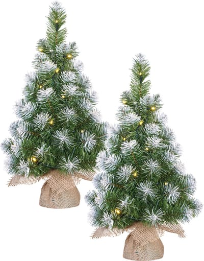 Kunst kerstboom/kunstboom in jute zak met verlichting en sneeuw 60 cm - 2x stuks - Miniboompjes/kerstboompjes