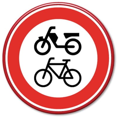 Verkeersbord verboden voor fietsers en bromfietsers - Weerbestendig Aluminium - Ø60 cm - Bevestiging: Met hekbeugels (voor spijlen- of gaashek)