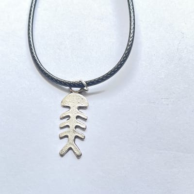 GoedeDoelen.Shop | Veterketting Save The Fish | Statement Ketting | Ketting Met Vishanger | Ketting Met Vissengraat | Save The Oceans | Ocean Clean Up | Wellness-House