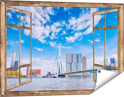 Gards Tuinposter Doorkijk Erasmusbrug aan het Water in Rotterdam - 90x60 cm - Tuindoek - Tuindecoratie - Wanddecoratie buiten - Tuinschilderij