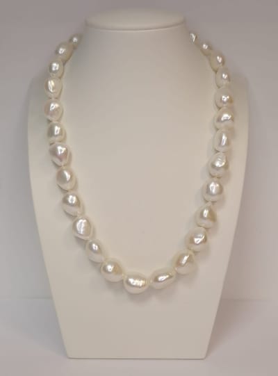 Parel ketting – zoetwater parel 8/17 mm - collier – 18 karaat gouden sluiting - ketting – Lengte 45 cm uitverkoop Juwelier Verlinden St. Hubert – van €639,= voor € 395,=
