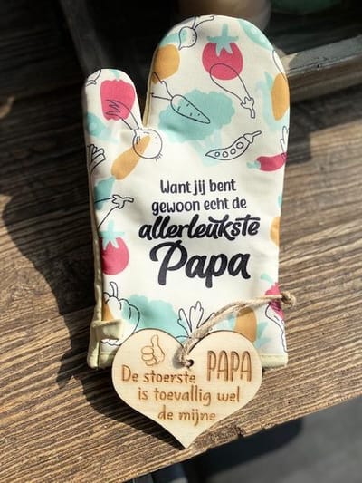 Ovenhandschoen met de tekst `Want jij bent gewoon echt de allerleukste papa.`+ hartje stoerste papa