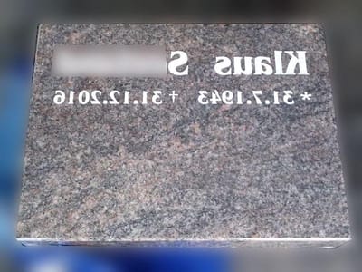 Graveerplaat Graniet - Herdenkingssteen Ligging - Gedenken Nabestaanden - Hoogglans Gepolijst - 30x20x6 cm - Bruin