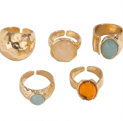 Goudkleurige ring set voor dames met open verstelbaar ontwerp en ronde stenen – 5 delige ringen set met gladde en gehamerde afwerking – metalen dames ringen met vintage uitstraling