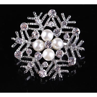 Prachtige Imitatie Parel Strass Bloemen Broches Voor Vrouwen Elegante Cirkel Krans Blad Reversspelden Bruiloft Decoratie Sieraden white
