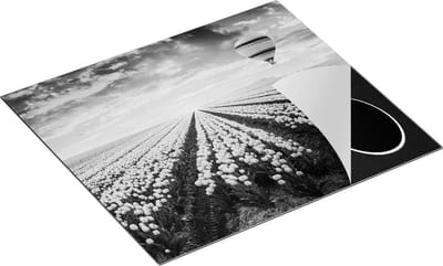 Chefcare Inductie Beschermer Bloemenveld met Roze Tulpen - Luchtballon - Zwart Wit - 60x50 cm - Afdekplaat Inductie - Kookplaat Beschermer - Inductie Mat