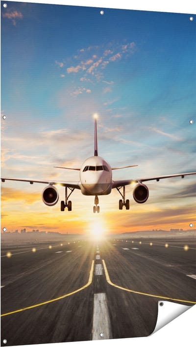 Gards Tuinposter Vliegtuig met een Landing op de Luchthaven - 100x150 cm - Tuindoek - Tuindecoratie - Wanddecoratie buiten - Tuinschilderij