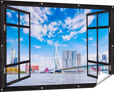Gards Tuinposter Doorkijk Erasmusbrug aan het Water in Rotterdam - 150x100 cm - Tuindoek - Tuindecoratie - Wanddecoratie buiten - Tuinschilderij