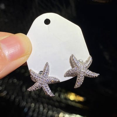 Huitan Romantische Zeester Oorbellen voor Vrouwen Kleur Bling Bling Kristal CZ Verfijnde Accessoires Nieuwe Trendy Sieraden white